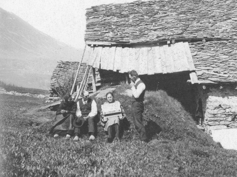 poi-casa-a-funzioni-concentrate-gallery-1-1774860752