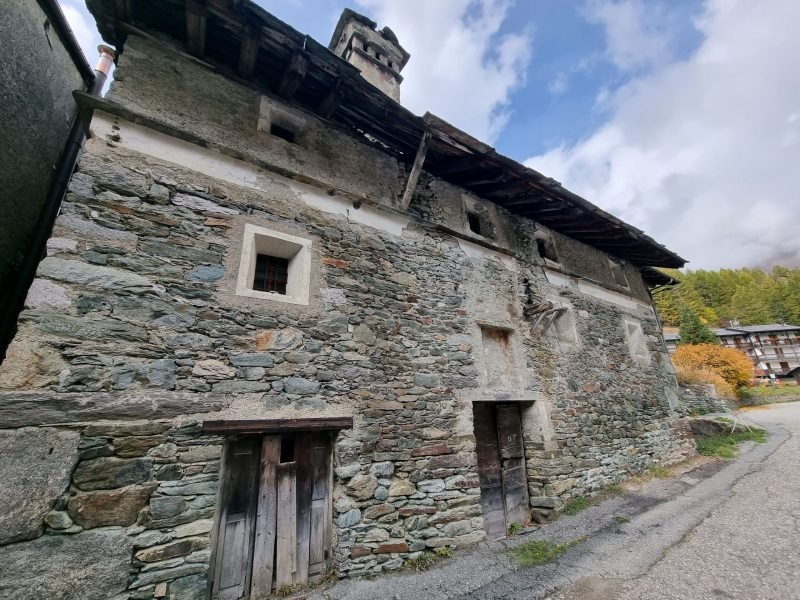 poi-casa-obert-pitit-1774860753